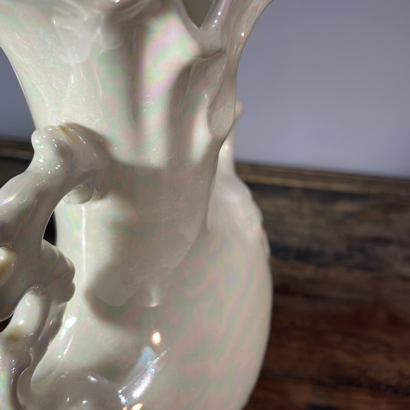 Vintage vase with iridescent glaze in ivory. Hand made by Elsie D. in 1978 - Picture 13 of 17